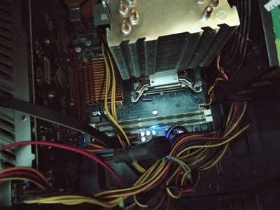 电脑只能识别一个内存条，貌似插槽坏了