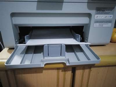 打印机纸盒放纸放不平