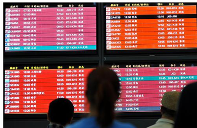 北京强雷雨天气致首都机场600多架次航班取消？