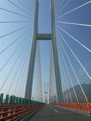 贵州六盘水的北盘江桥地理位置在哪里？