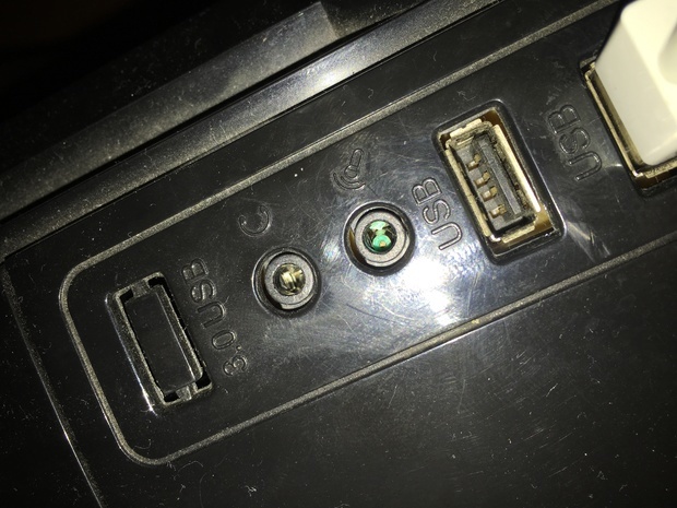 耳机插头卡在插槽里了，怎么破？