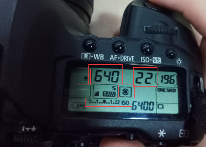 佳能5D2单反相机，就是用M模式，在仓库里拍照片，拍出来一片黑不溜秋的，求大神们解答！