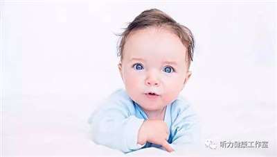 邻居家的宝宝是蓝眼珠，超级可爱，正常吗？