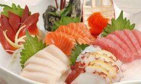 日本人这么喜欢吃生肉，比如刺身，为什么不吃生的牛肉、生的猪肉、生的鸡肉等等？