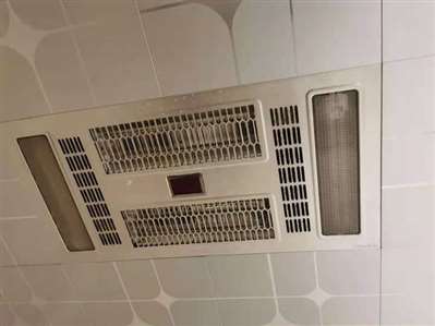 浴室取暖灯如何拆开换灯管？