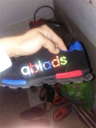 abiads是什么鞋品牌，我差点认为它是阿迪达斯，但也不希望是个假的品牌