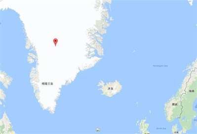 格陵兰岛在冰岛的什么方位