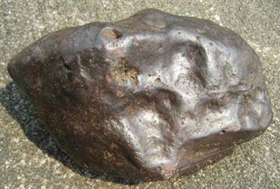 捡到一块石头怎么区分是不是陨石？